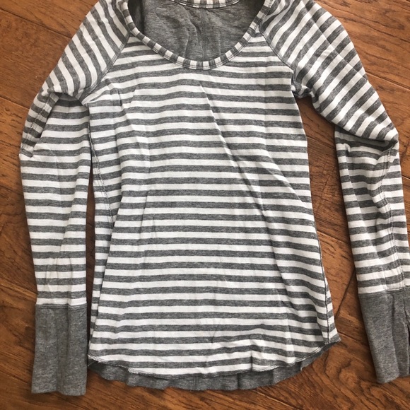 Lululemon Open Your Heart ❤️ Long sleeve tee - Picture 4 of 7